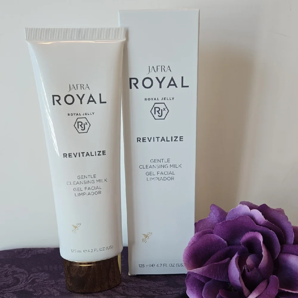 JAFRA Royal Revitalize Gentle Cleansing Milk 4.2 oz – Hydrating Cleanser – NWT